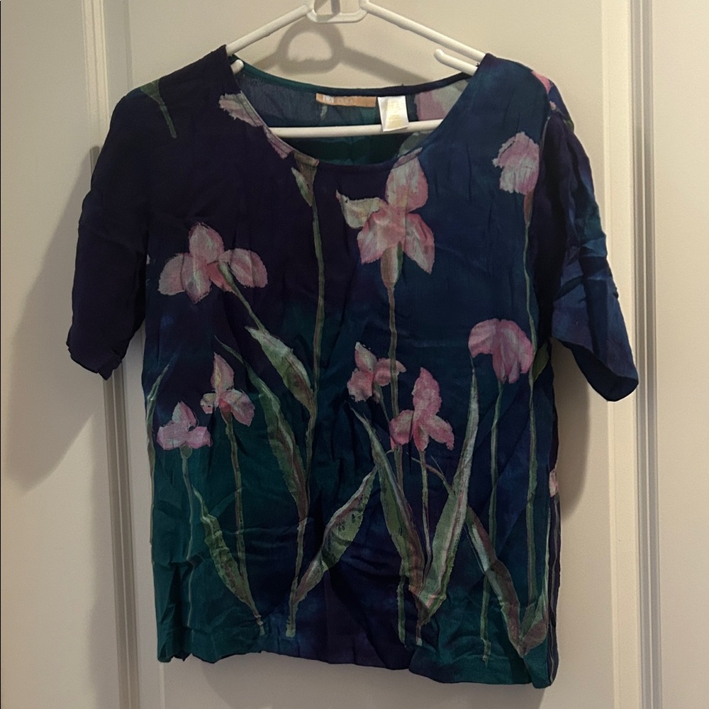 La Cera Floral Iris Flower accent pattern Women semisheer Top short sleeve sizeM